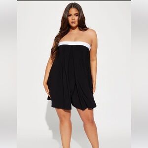 NWT ladies 1X strapless Romper With Pockets with tie at the top across the back